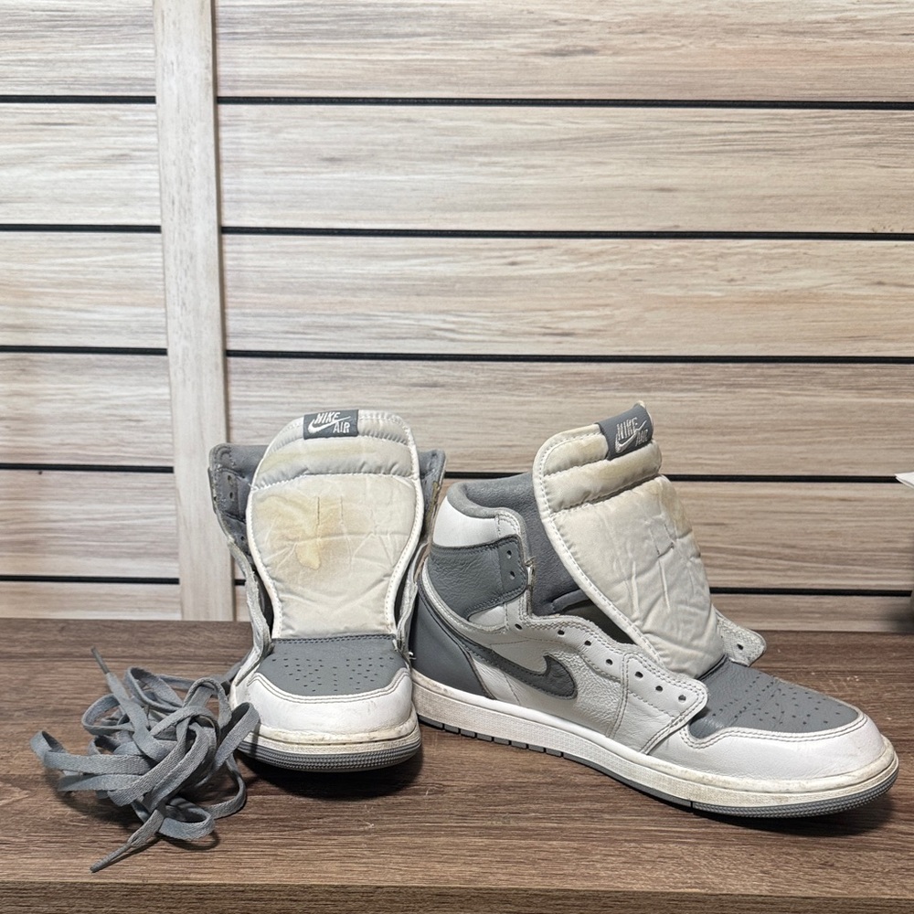 Nike Men's Gray and White Sneakers